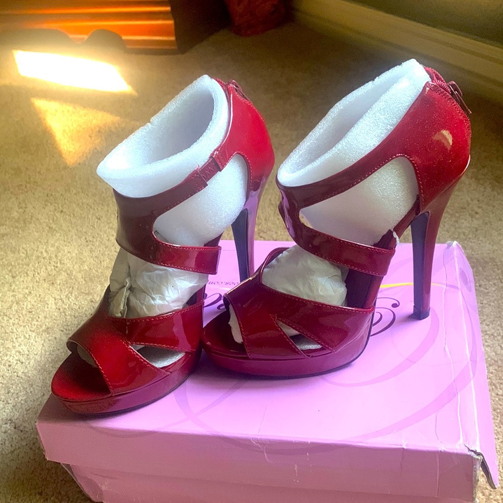 Gorgeous evening patent sandals.